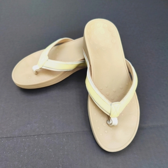 VIONIC Women's High Tide  Cream White Patent Platform Flip Flop Sandals Size 9 - Picture 3 of 6